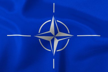 Yakın plan çekimde NATO 'nun İpek bayrağı.