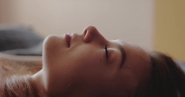 Close Woman Wake Early Open Eyes — Stok Video