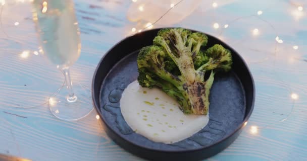 Brokkoli Con Salsa Plato Restaurante — Vídeos de Stock