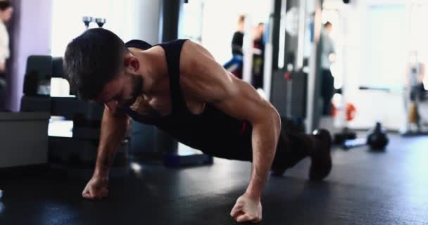 Man Doing Slow Push Ups Gym — Stock Video