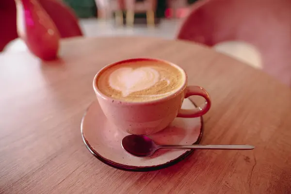 Ceașcă Cappuccino Masă Într Cafenea Roz Imagini stoc fără drepturi de autor