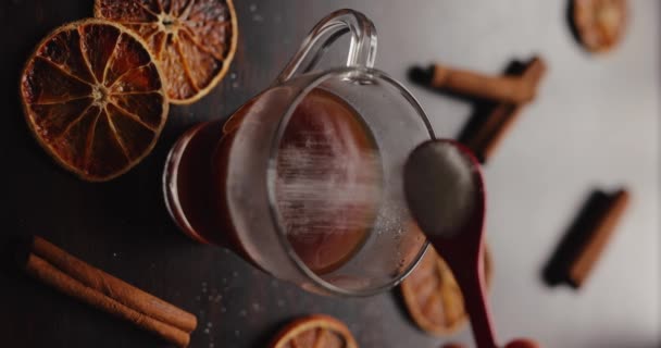 Wlać Wymieszać Cukier Przezroczystej Filiżance Kawy Pionowe Wideo Audio Cenie — Wideo stockowe