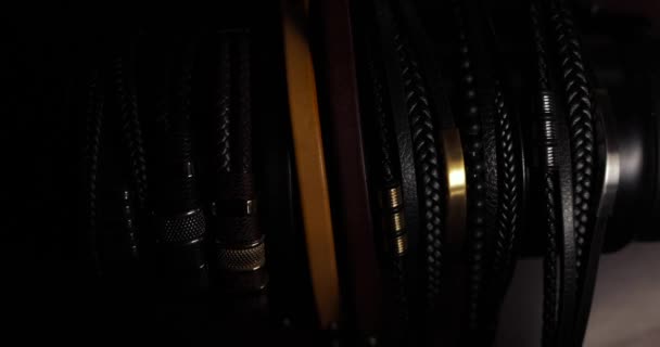 Kollektion Läderarmband Belysta Med Rörligt Ljus — Stockvideo