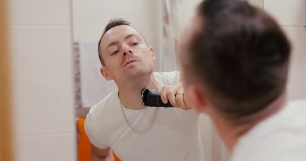 Man Shaving Electric Razor Bathroom Looking Mirror — Stock Video