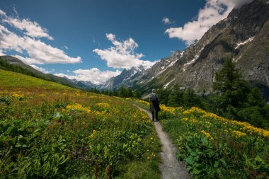 Aosta Vadisi 'nde, Alp Dağları' nda.