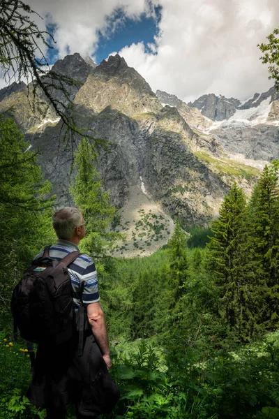 Trekking Los Alpes Valle Aosta — Foto de Stock