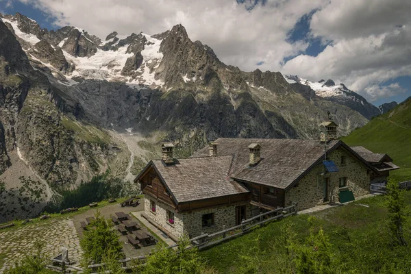 Hütte Auf Den Alpen Aostatal — Stockfoto