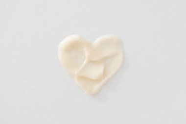 Saç kremi ya da şampuan dokusu kalp şeklinde. Cilt bakım ve cilt bakımı