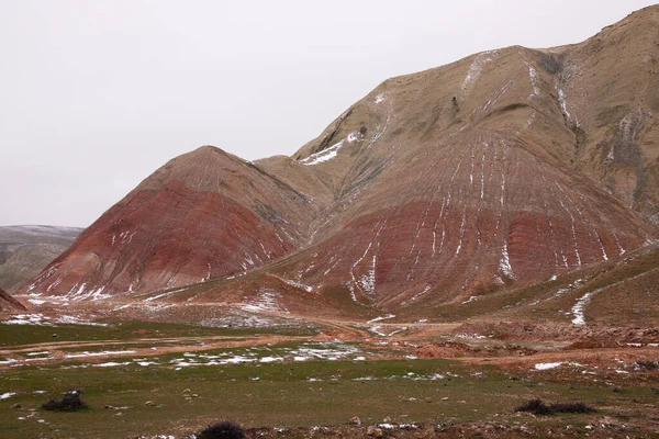 Gyönyörű Piros Hegyek Azerbajdzsán Télen Khizi Régió — Stock Fotó