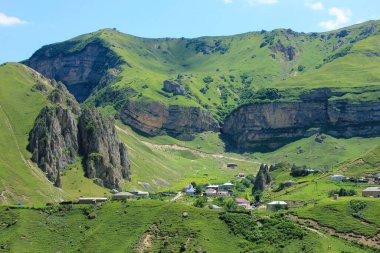 Güzel dağlarda küçük bir köy. Laza köyü. Kusar bölgesi. Azerbaycan.
