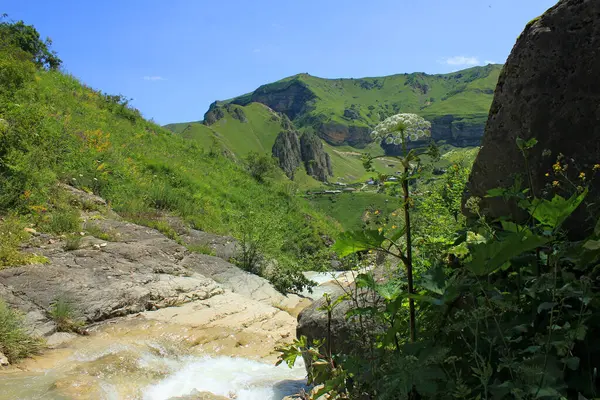Rio Claro Com Uma Cachoeira Vila Laza Região Kusar Azerbaijão — Fotografia de Stock
