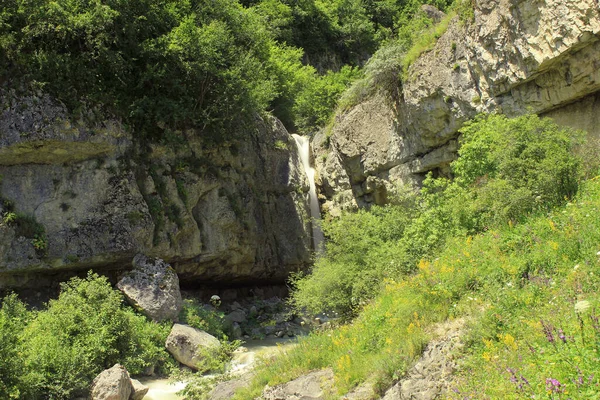 Bela Cachoeira Nas Montanhas Vila Laza Distrito Kusar Azerbaijão — Fotografia de Stock
