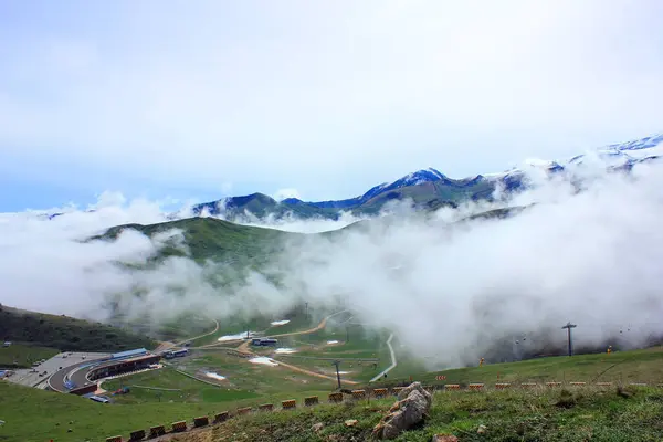 stock image Shahdag winter-summer tourist complex in the fog. Azerbaijan.