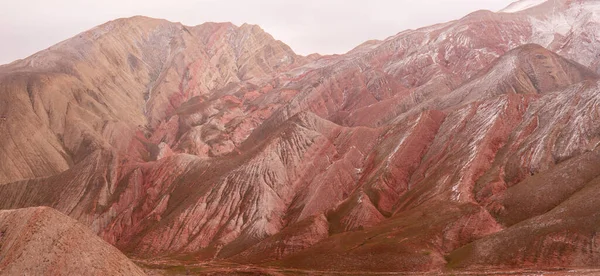 Όμορφα Κόκκινα Βουνά Του Αζερμπαϊτζάν Χειμώνα Περιφέρεια Khizi — Φωτογραφία Αρχείου