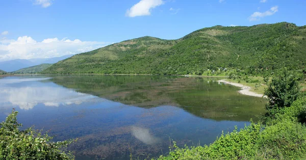 Hermoso Lago Grande Con Vistas Montaña —  Fotos de Stock