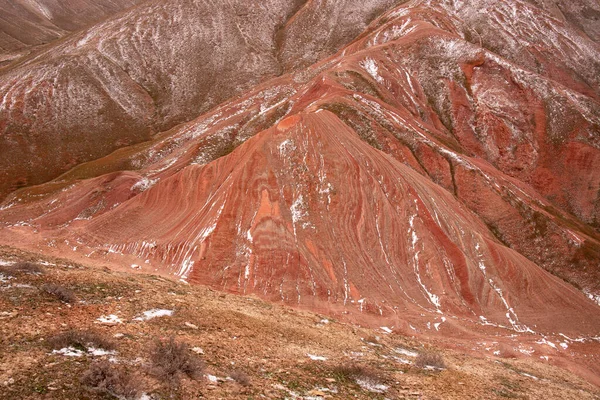 Красивые Красные Горы Азербайджана Зимой Хизи — стоковое фото