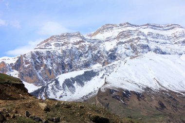 Güzel dağ Shahdag 4.247 metre. Azerbaycan.