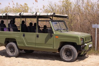 Shirvan Ulusal Parkı. Azerbaycan. 04.18.2021. Safari için büyük bir araba..