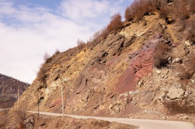 Dağların arasındaki yolda. Lagich. Azerbaycan.