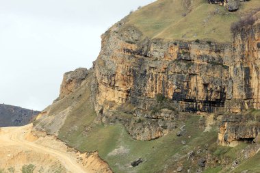 Laza köyünün yakınındaki güzel yeşil dağlar. Kusar bölgesi. Azerbaycan.