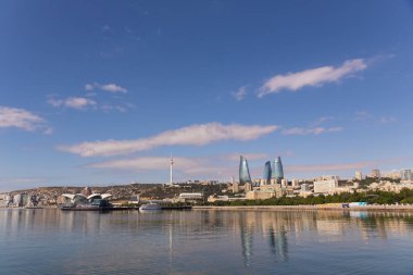 Deniz kenarındaki güzel, modern şehir. Bakü. Azerbaycan.