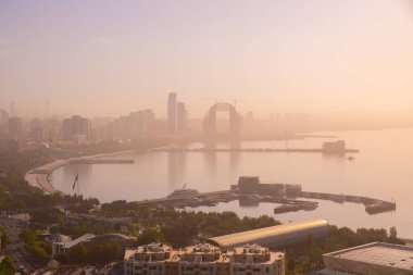 Bakü 'nün sabah kıyıları. Azerbaycan.