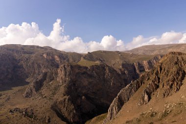 Khinalig köyüne giden büyük dağlar. Guba bölgesi. Azerbaycan.