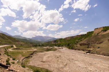 Nehir Shahdag dağlarından geliyor. Azerbaycan.