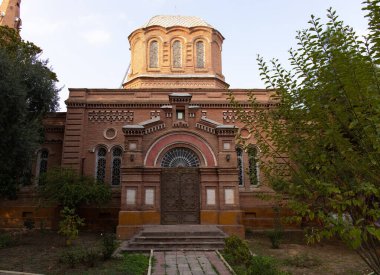 Esrar şehri. Azerbaycan. 10.16.2021 yıl. Alexander Nevsky 'nin eski güzel katedrali.