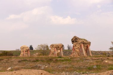 Eski Shamkir şehrinin duvarlarının parçaları. Shamkir şehri. Azerbaycan. 