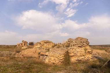 Eski Shamkir şehrinin duvarlarının parçaları. Shamkir şehri. Azerbaycan. 