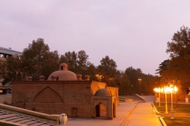 Kenevir. Azerbaycan. 10.16.2021. Şah Abbas veya Juma Camii 'nin topraklarında Chokak banyosu.