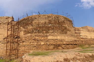Eski Shamkir kentindeki kalenin duvarlarının restorasyonu. Shamkir şehri. Azerbaycan. 