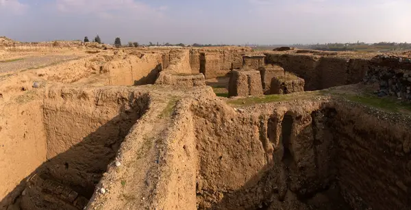 Büyük eski Shamkir şehrinin odaları. Shamkir şehri. Azerbaycan.
