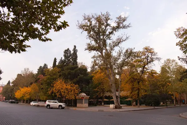 Esrar şehri. 10.18.2021. Old Khan Park şehir merkezinde..