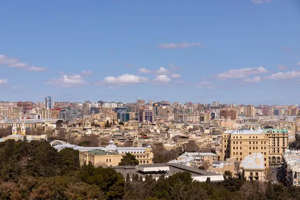 Bakü şehri. Azerbaycan. 07.03.2023. Gökyüzünden şehrin güzel manzarası.