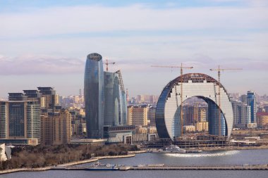 Bakü. Azerbaycan. 01.23.2022. Şehrin ve bulvarın güzel manzarası.