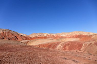 Azerbaycan 'ın güzel kızıl dağları. Khizi bölgesi.