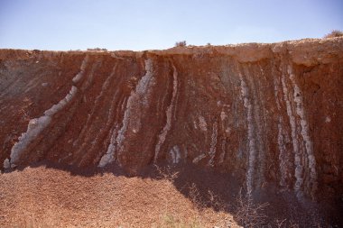 Khizy bölgesindeki güzel kızıl dağlar. Azerbaycan.
