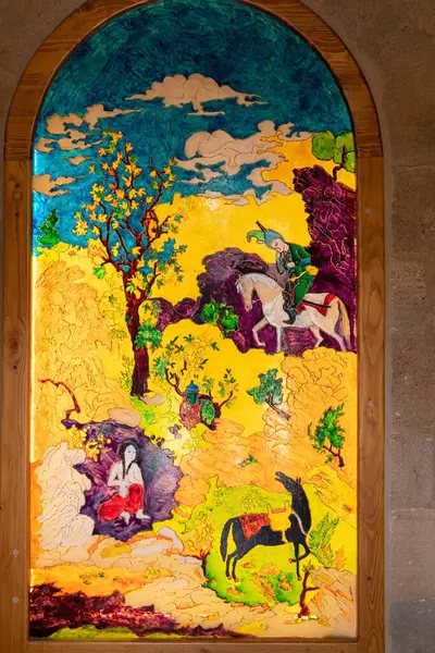 Bakü. Azerbaycan. 05.15.2022. Eski çağlardaki insanların yaşamlarını gösteren lekeli cam resimler..