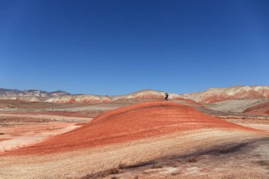 Azerbaycan 'ın güzel kızıl dağları. Khizi bölgesi.