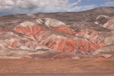 Azerbaycan 'ın güzel kızıl dağları. Khizi bölgesi. Azerbaycan.