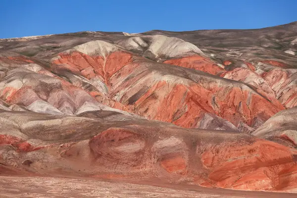 Azerbaycan 'ın güzel kızıl dağları. Khizi bölgesi.