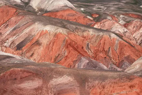 Khizi 'de farklı renkte güzel dağlar var. Khizi bölgesi. Azerbaycan.