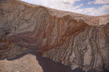 Khizi 'deki kızıl dağların açık dokusu. Khizi bölgesi. Azerbaycan.