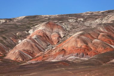 Khizi 'de farklı renkte güzel dağlar var. Khizi bölgesi. Azerbaycan.