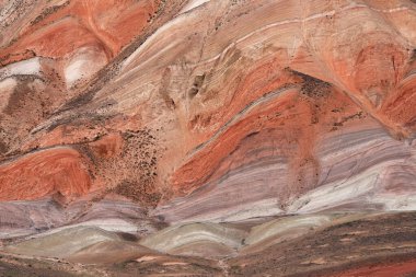Kırmızılı güzel dağlar. Khizi bölgesi. Azerbaycan.