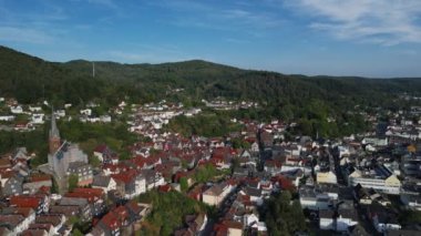 Güneşli bir günde İHA ile Biedenkopf 'un yan görüntüsü