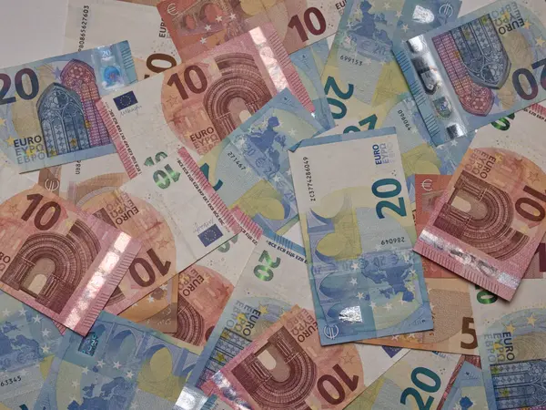 Çıktı ayrıntılarıyla farklı boyut ve şekle sahip Euro Banknotlarının ayrıntılı kayıtları