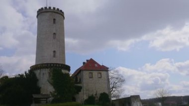 Bielefeld 'deki bir şatonun hızlandırılmış çekimi.